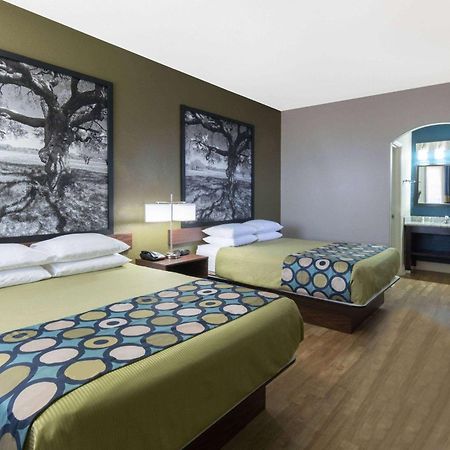 Super 8 By Wyndham San Antonio Near Fort Sam Houston Екстериор снимка