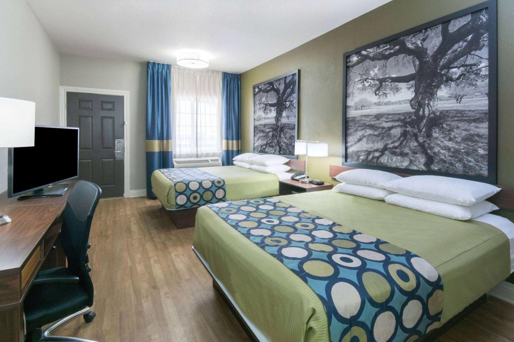 Super 8 By Wyndham San Antonio Near Fort Sam Houston Екстериор снимка